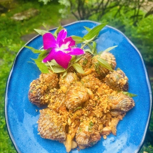 Sò huyết sốt bơ tỏi